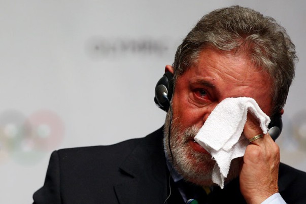 Lula llora de emoción